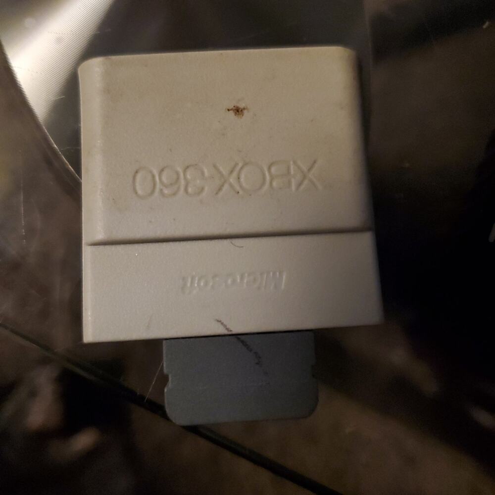 Xbox 360 Memory Card - Picture 2 of 2